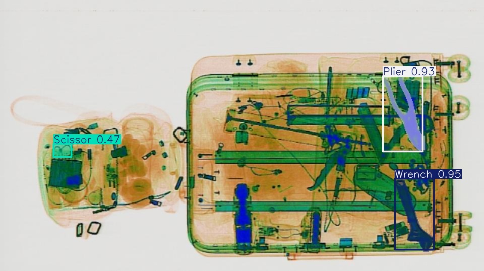 Detection preview by Segmentatation_v8_medium_train_250