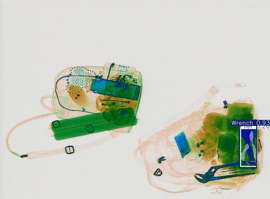 Detection preview by Segmentatation_v8_medium_train_250