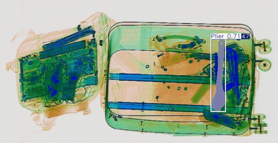 Detection preview by Segmentatation_v8_medium_train_250