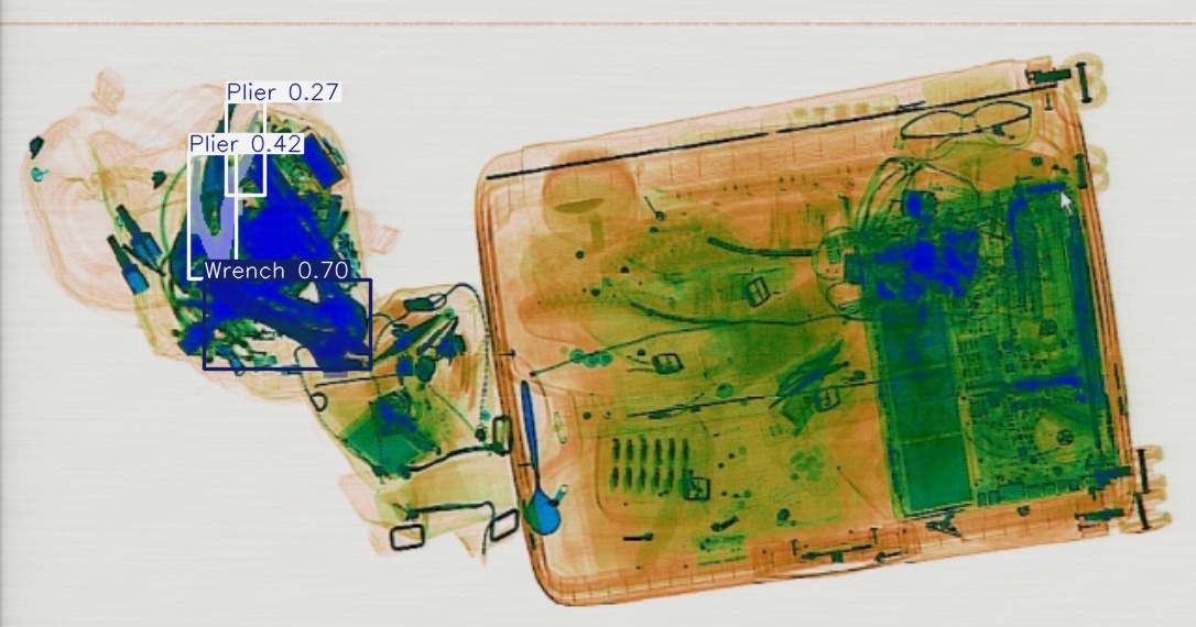 Detection preview by Segmentatation_v8_medium_train_250