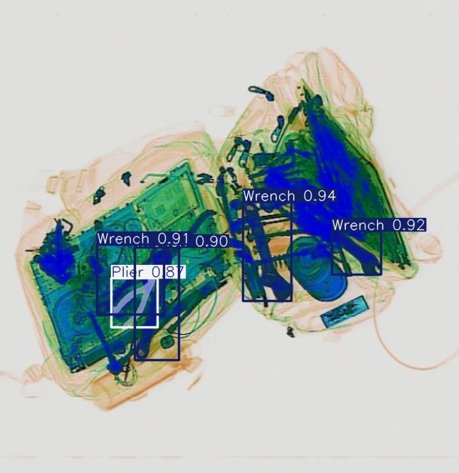 Detection preview by Segmentatation_v8_medium_train_250