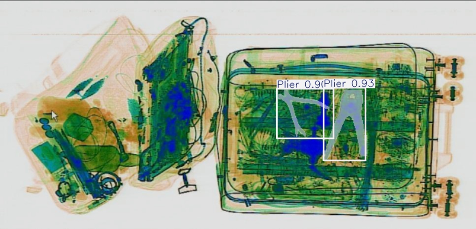Detection preview by Segmentation_v8_large_300_train_300