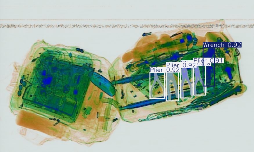 Detection preview by Segmentation_v8_large_300_train_300
